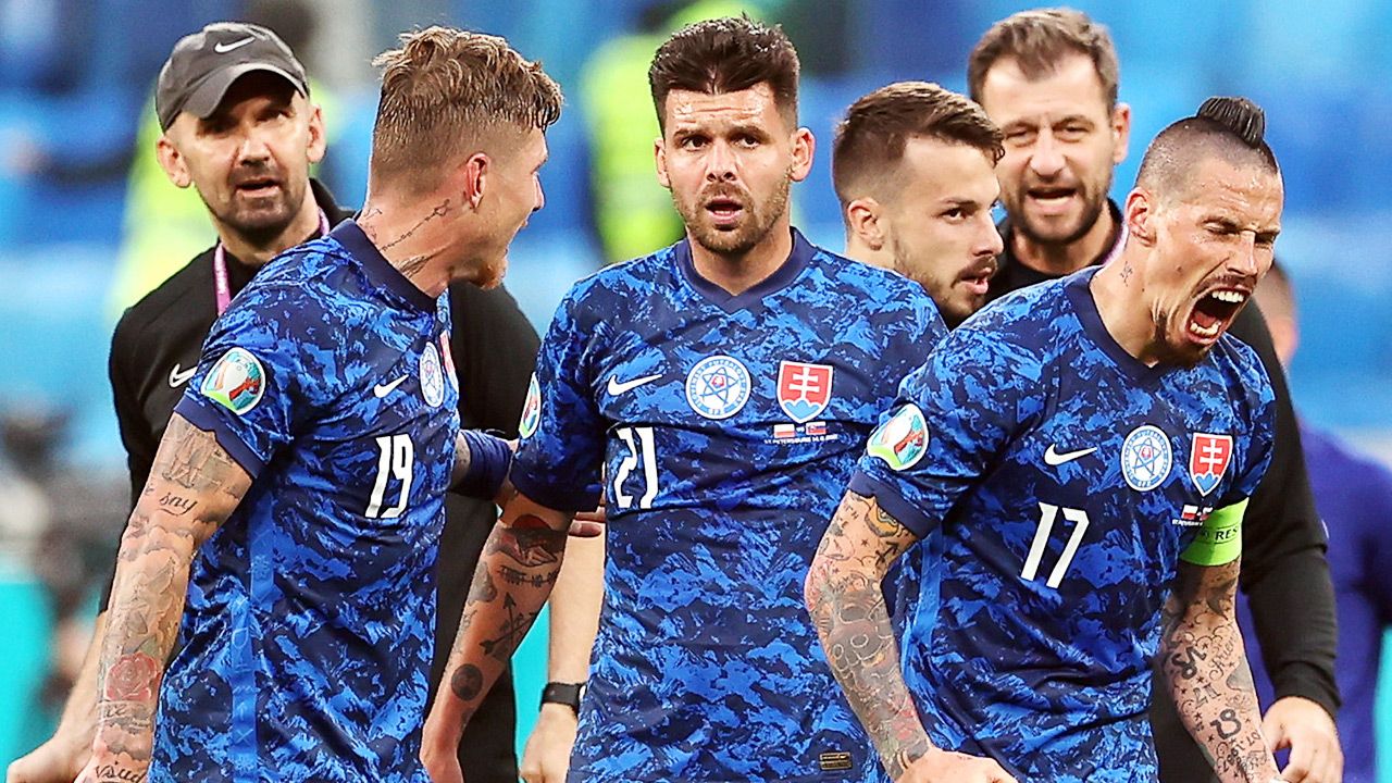 W poniedziałek Słowacy pokonali Polskę 2:1 w grupie E mistrzostw Europy (fot. PAP/EPA/Lars Baron / POOL) W poniedziałek Słowacy pokonali Polskę 2:1 w grupie E mistrzostw Europy (fot. PAP/EPA/Lars Baron / POOL)