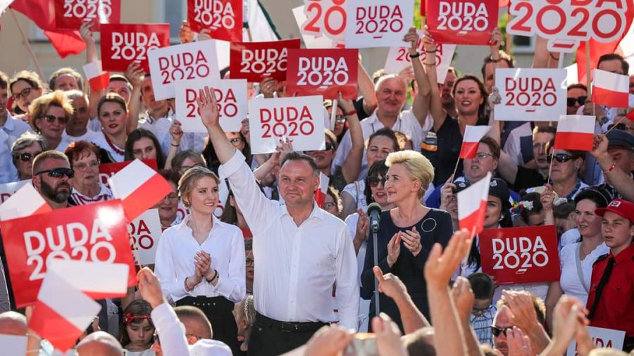 Wielkopolscy działacze PiS: "Prezydent Andrzej Duda otrzymał znacznie więcej głosów niż w 2015 roku" (fot. TT/Szynkowsi vel Sęk)