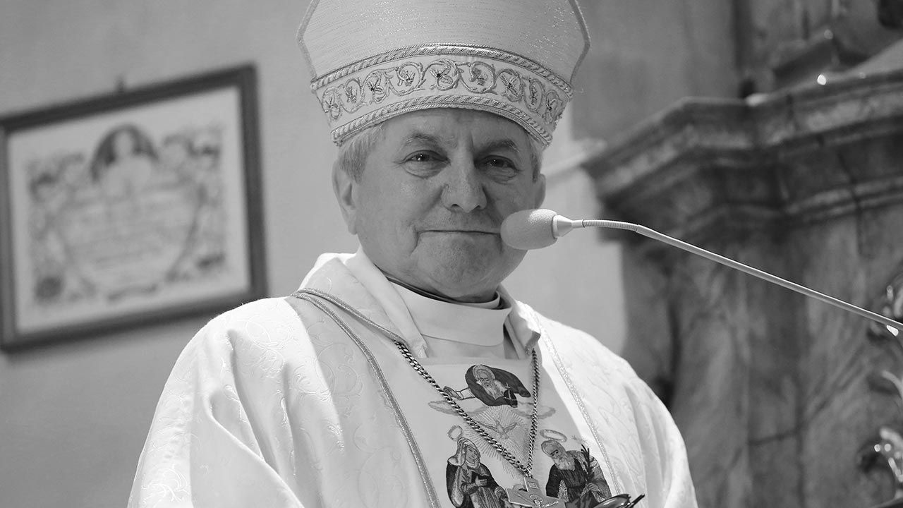 Biskup senior Edward Janiak miał 69 lat (fot. PAP/Tomasz Wojtasik) Biskup senior Edward Janiak miał 69 lat (fot. PAP/Tomasz Wojtasik)
