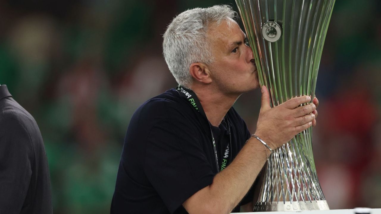 Liga Konferencji. Jose Mourinho przeszedł do historii po meczu AS Roma – Feyenoord. Lista trofeów Jose Mourinho (sport.tvp.pl)