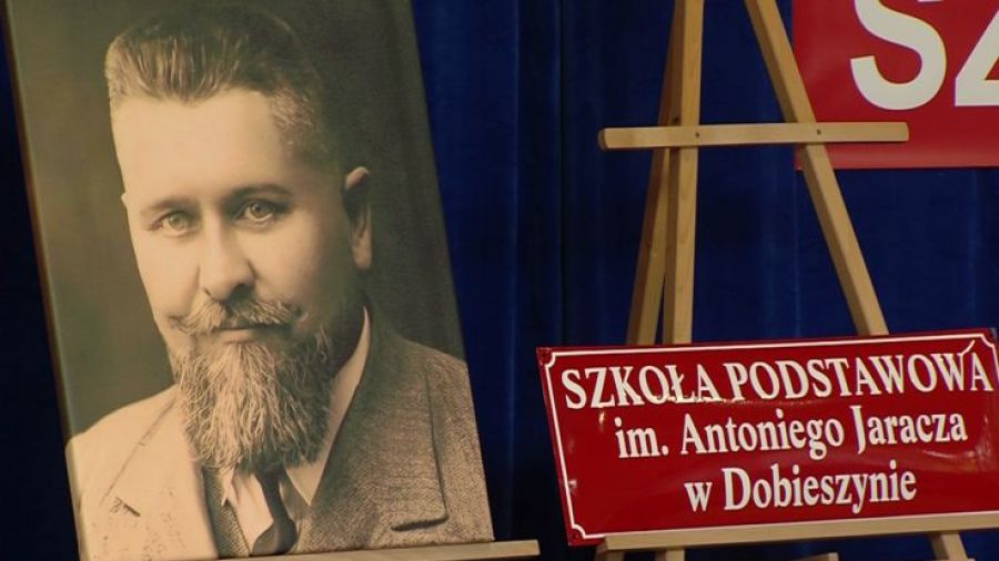 Szkoła Podstawowa w Dobieszynie otrzymała imię Antoniego Jaracza