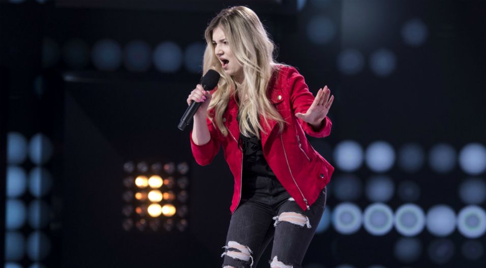 Obdarzona charakterystyczną, rockową barwą głosu Ilona Kurdziel zaśpiewała „Ślad” (fot. TVP)