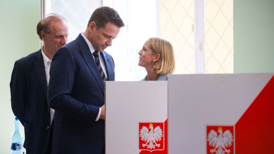 Rafał Trzaskowski stracił świętokrzyskie miasta w II turze. Tylko Kielce za kandydatem KO - fot. Leszek Szymański PAP