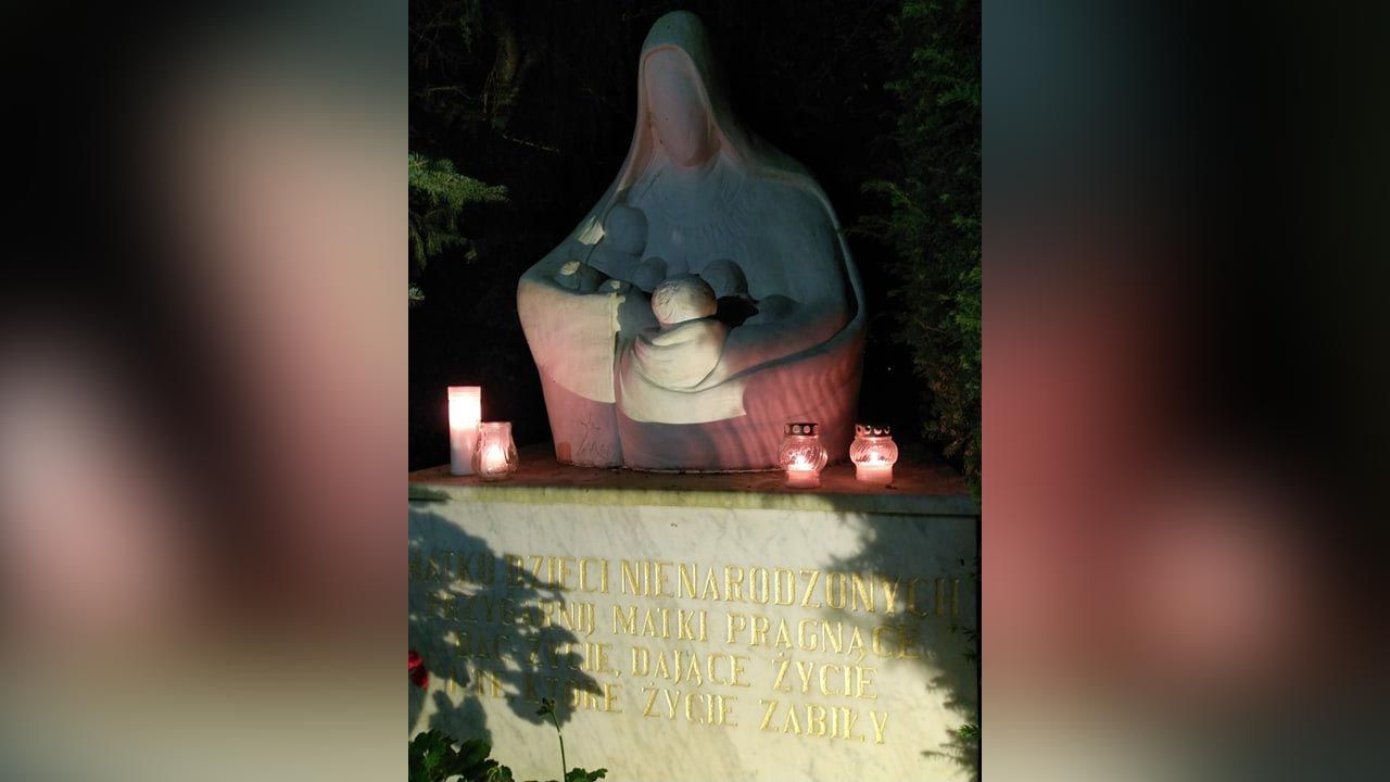 Manifestujący wznosili wulgarne hasła (fot. Twitter/Radio Maryja) Manifestujący wznosili wulgarne hasła (fot. Twitter/Radio Maryja)