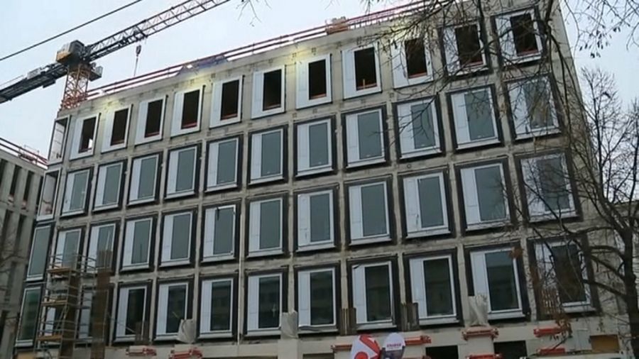 W Berlinie Na Nowym Budynku Ambasady Polski Zawieszono Tzw Wiechę 5846