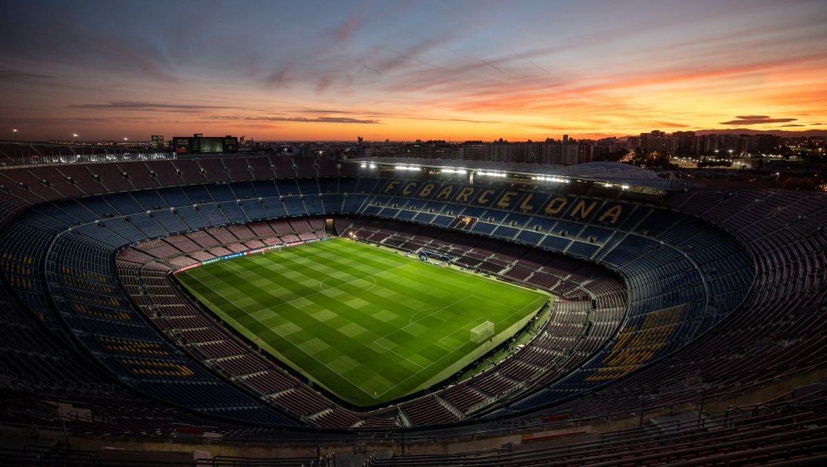 La Liga. FC Barcelona wychodzi z ciekawą inicjatywą. Kibice będą mogli  zagrać na Camp Nou (sport.tvp.pl)
