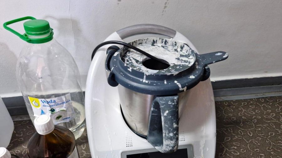 Robot kuchenny nie służył im do gotowania. Świadkami mogły być małe dzieci [ZDJĘCIA]