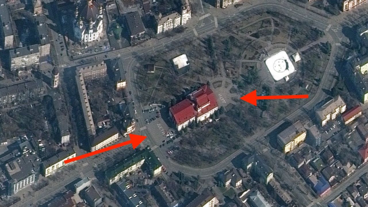 Rosjanie zbombardowali teatr w Mariupolu. W środku setki cywilów (fot. Maxar) Rosjanie zbombardowali teatr w Mariupolu. W środku setki cywilów (fot. Maxar)