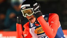 Gregor Deschwanden napisał historię skoków (fot. PAP/EPA)