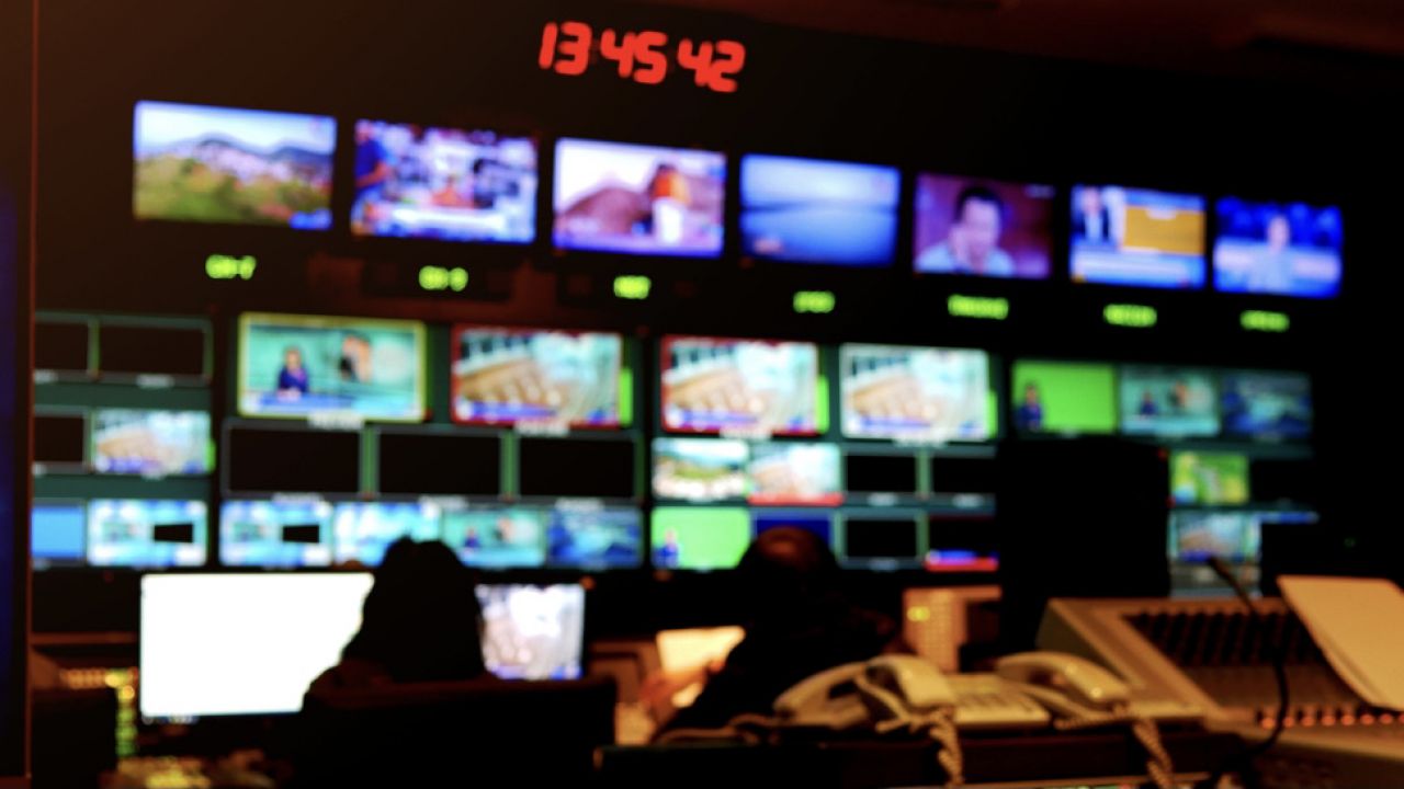 – Z tego co słyszałem, nie chcemy likwidować kanału TVP Info – mówi jeden z polityków PO (fot. Shutterstock/StopperOhana) – Z tego co słyszałem, nie chcemy likwidować kanału TVP Info – mówi jeden z polityków PO (fot. Shutterstock/StopperOhana)
