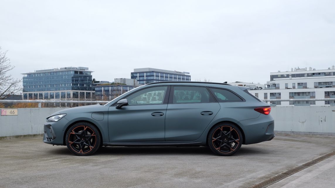 Cupra Leon Sportstourer 1.5 e-Hybrid 272 KM - bok