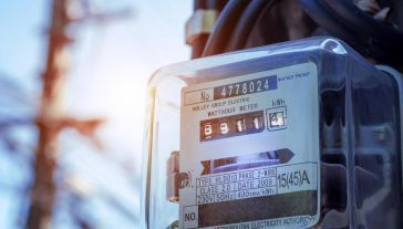 Spadek cen za prąd i gaz (fot. Shutterstock/Sunshine Studio)