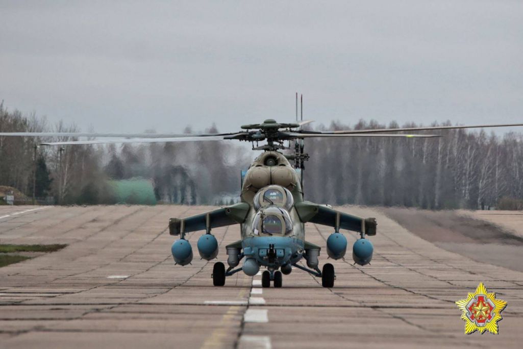 Верталёты Мі-35М у Беларусі. (Фота: modmilby / Telegram)