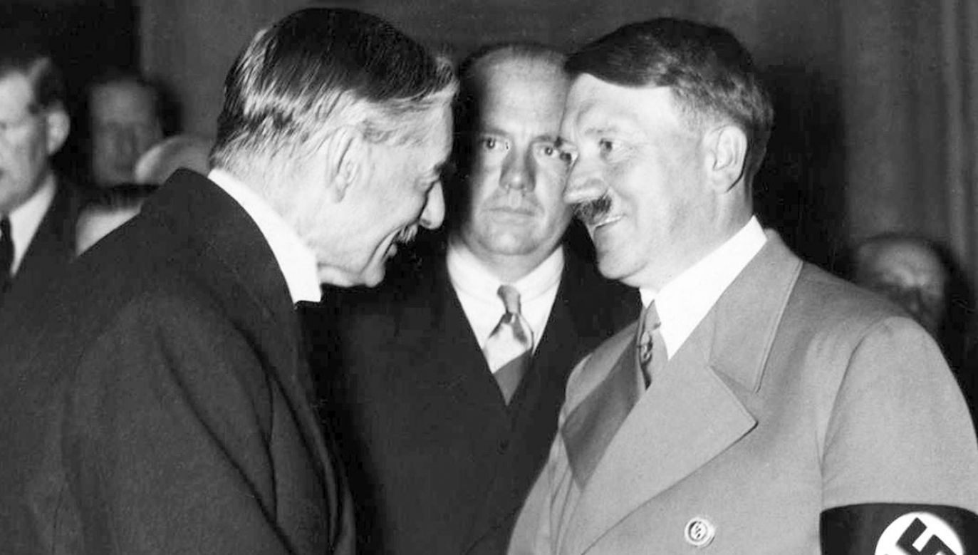 Neville Chamberlain i Adolf Hitler (fot. Pictures from History/Universal Images Group via Getty)