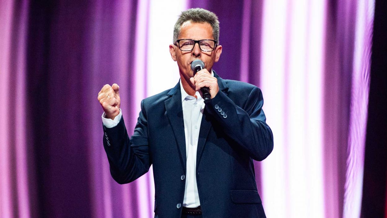 Józef Masiak zaprezentował swoje umiejętności w przeboju „Ci sarà” włosko-amerykańskiego duetu Al Bano i Romina Power. Uczestnik trafił do drużyny Andrzeja Piasecznego. Fot. Arsen Petrovych, Natasza Młudzik/ TVP