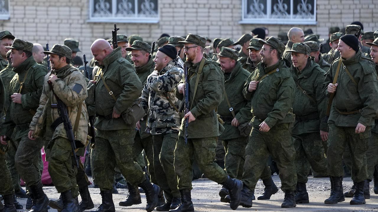 Od czasu mobilizacji poparcie Rosjan dla wojny jest znacznie mniejsze (fot. Stringer/Anadolu Agency via Getty Images) Od czasu mobilizacji poparcie Rosjan dla wojny jest znacznie mniejsze (fot. Stringer/Anadolu Agency via Getty Images)