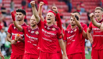 Piłkarze Widzewa Łódź świętują zwycięstwo (fot. Getty Images)