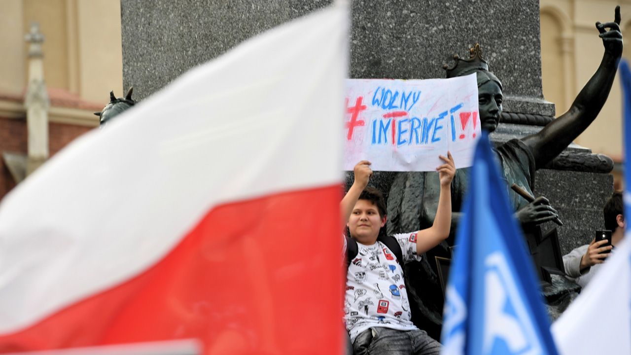 Ogólnopolski protest przeciw cenzurze Internetu #StopACTA2 ( fot. PAP/Darek Delmanowicz) Ogólnopolski protest przeciw cenzurze Internetu #StopACTA2 ( fot. PAP/Darek Delmanowicz)