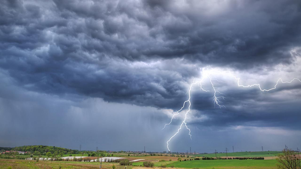 IMGW ostrzega przed burzami (fot. Shutterstock)