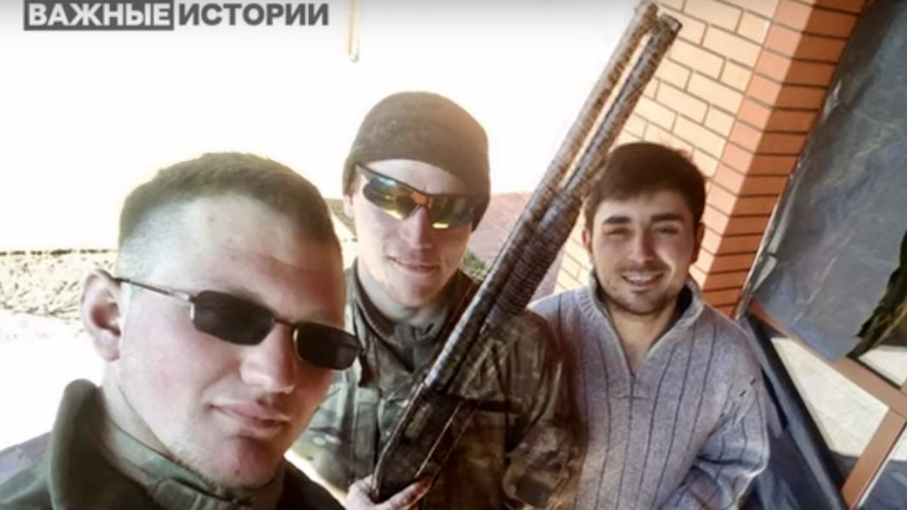 Dziennikarze skontaktowali się z rosyjskimi żołnierzami ze zdjęć (fot. yt/Важные истории)