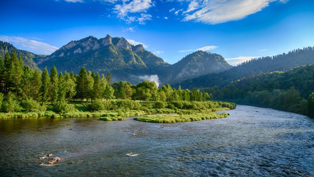 Pieniński Park Narodowy posiada bogatą sieć pieszych szlaków turystycznych, których łączna długość wynosi 23 km. Fot. gkrphoto/Shutterstock