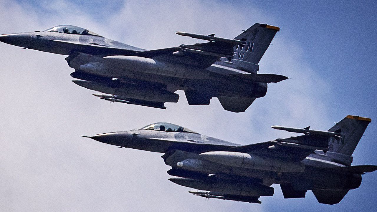 Europejskiej koalicji szkolącej pilotów na F-16 będa przewodziły Dania i Norwegia. Polska pomoże (fot. Ezra Acayan/Getty Images)