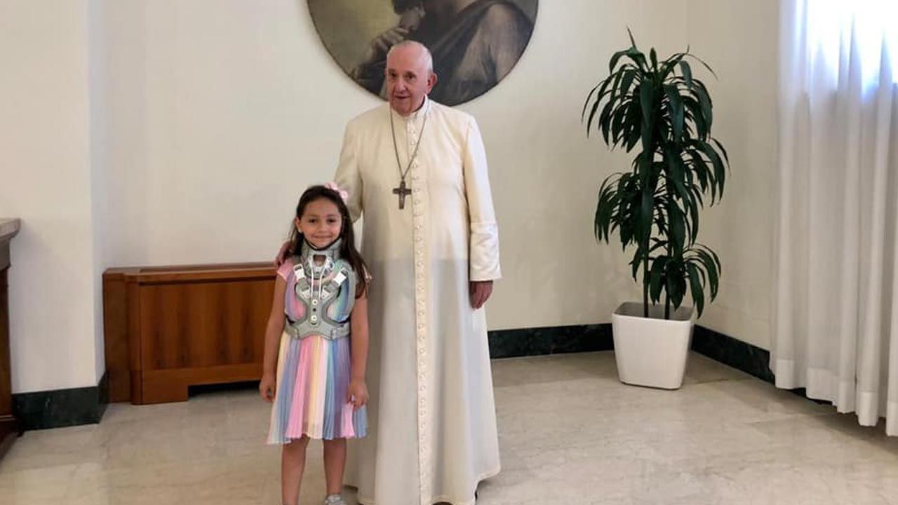 Noemi spotkała się z papieżem Franciszkiem (fot. Facebook/Tania Esposito) Noemi spotkała się z papieżem Franciszkiem (fot. Facebook/Tania Esposito)