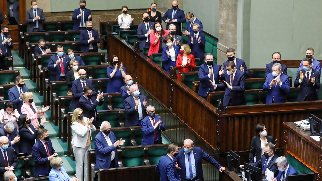 Do Sejmu weszłoby pięć partii (fot. PAP/Rafał Guz) Do Sejmu weszłoby pięć partii (fot. PAP/Rafał Guz)
