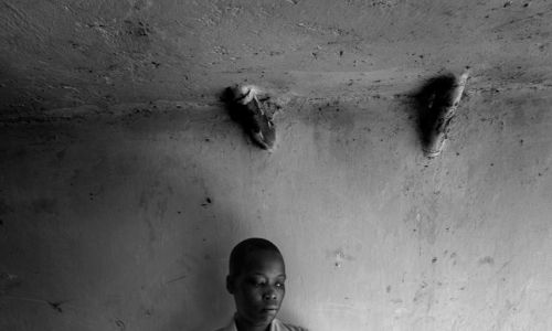 18-letnia Anne została porwana przez LRA, gdy miała 9 lat. Zmuszono ją do bycia żołnierzem i seksualną niewolnicą. Fot. Alvaro Ybarra Zavala/Edit by Getty Images