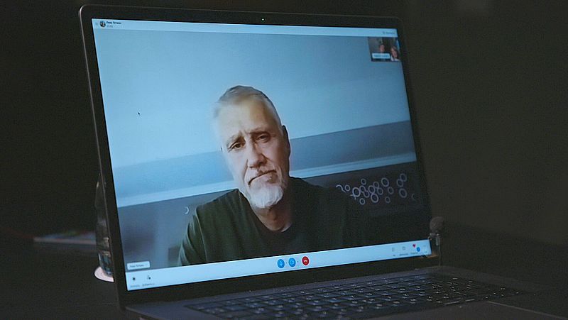 Ігар Салікаў падчас відэасувязі з журналістамі каналу «EenVandaag». (Фота: eenvandaag.avrotros.nl)