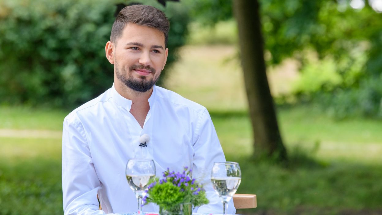 Tomek K. wyglądał na oczarowanego niektórymi z dziewczyn (fot. TVP)