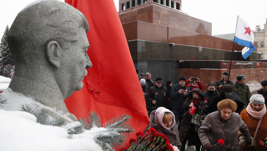 Russian communists lay flowers on 70th anniversary of Stalin's death | TVP  World