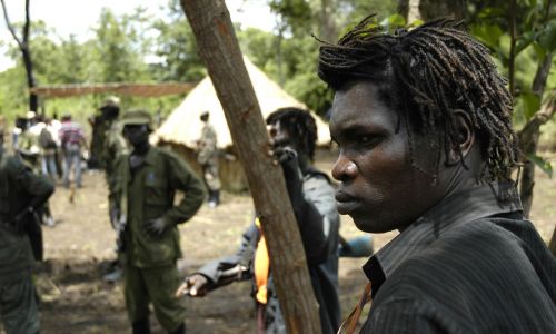 Dzieci z LRA mordowały i gwałciły tak samo, jak dorośli. Niektóre ataki przeprowadzali wyłącznie nieletni i to oni porywali kolejnych „rekrutów”. Fot. Adam Pletts/Getty Images