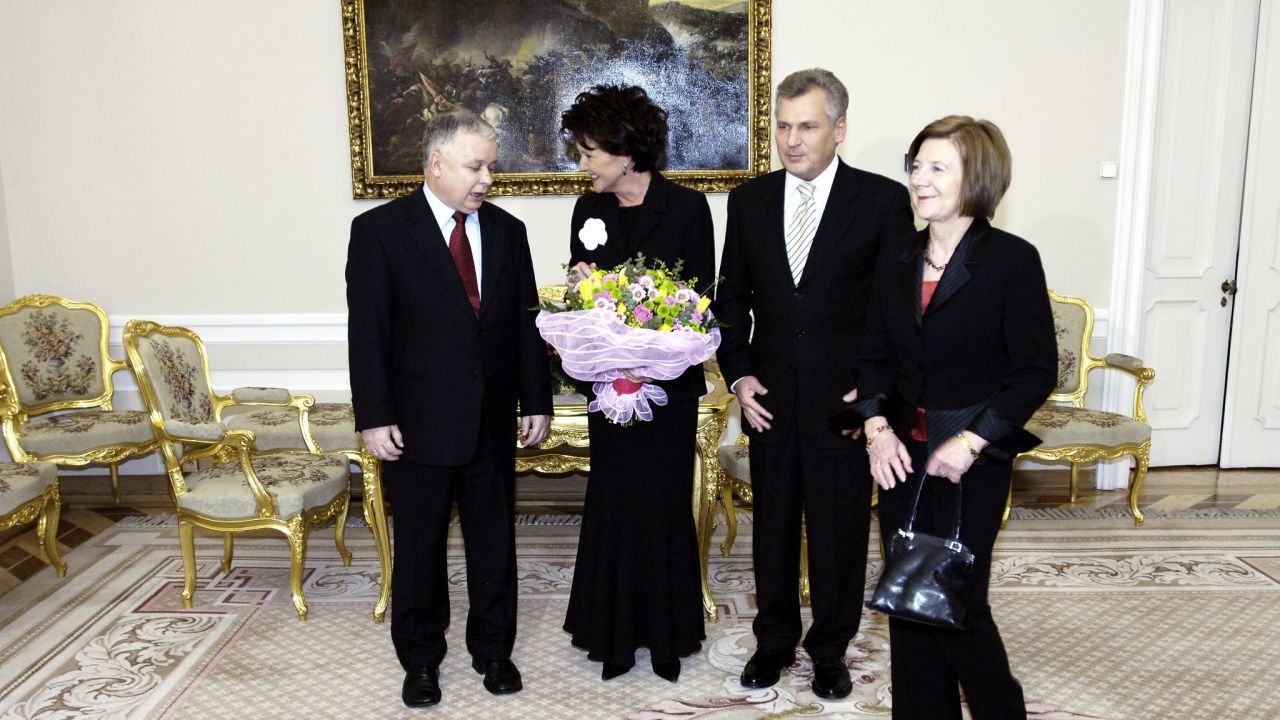 Spotkanie państwa Kwaśniewskich z Lechem i Marią Kaczyńskimi (fot. arch PAP/Jacek Turczyk)
