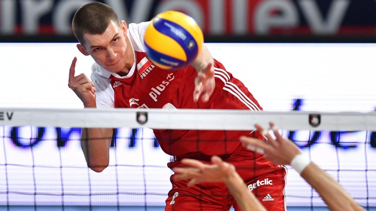Maciej Muzaj w ataku (fot. PAP)