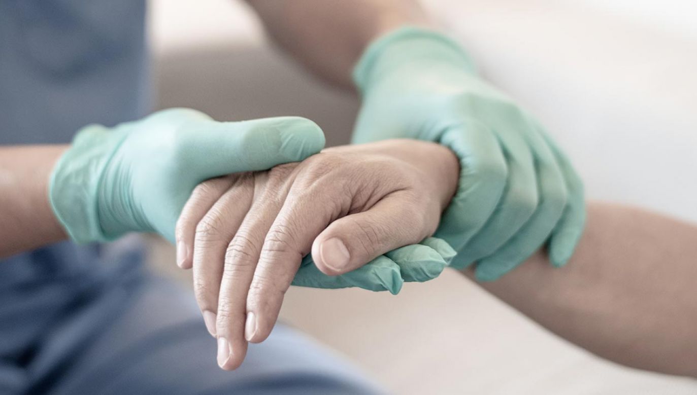 Osoby nieuleczalnie chore i cierpiące mogą legalnie być poddane eutanazji (fot. Shutterstock/BlurryMe)