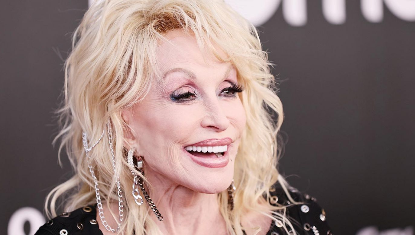 W ciągu 27 lat Dolly Parton ufundowała 100 mln książek dla potrzebujących dzieci (fot. Theo Wargo/Getty Images for The Rock and Roll Hall of Fame)