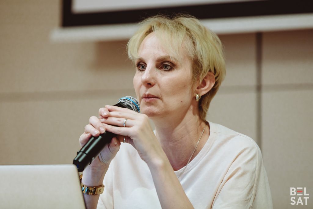 Старшыня Выбарчай камісіі Алена Прыходзька падчас прэс-канферэнцыі аб выніках выбараў у Каардынацыйную раду. Варшава, Польшча. 28 траўня 2024 года. (Фота: Белсат)
