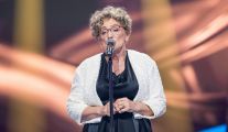 Elżbieta Nowak, uczestniczka programu „The Voice Senior” i podopieczna Roberta Janowskiego, w półfinale wykonuje utwór „Wymyśliłam cię” Ireny Jarockiej. 