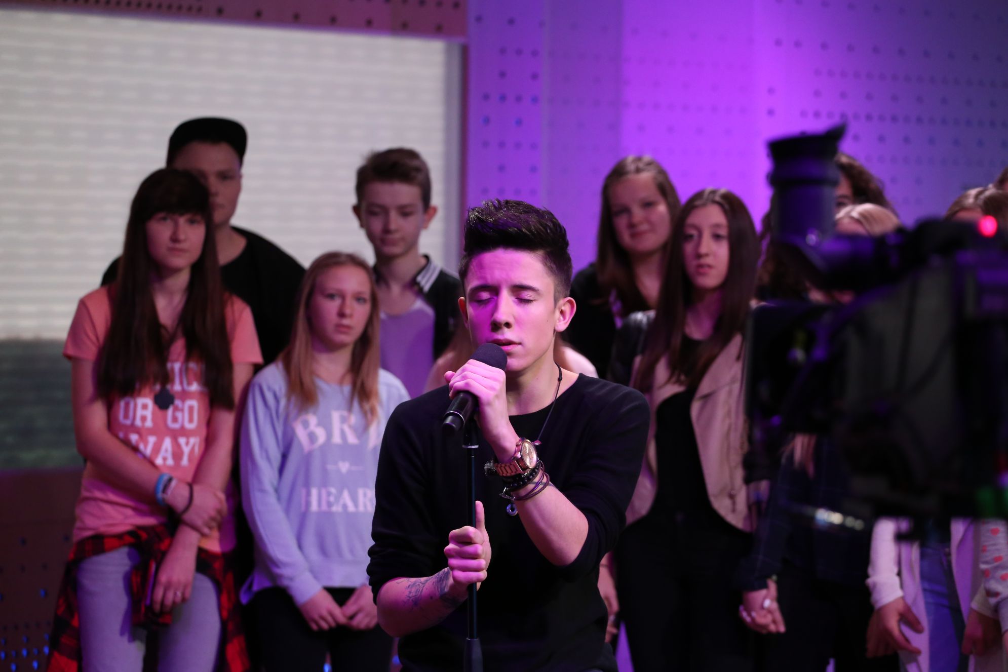 Dawid Kwiatkowski na scenie PnŚ w utworze  „Droga” /fot. Agencja Forum/