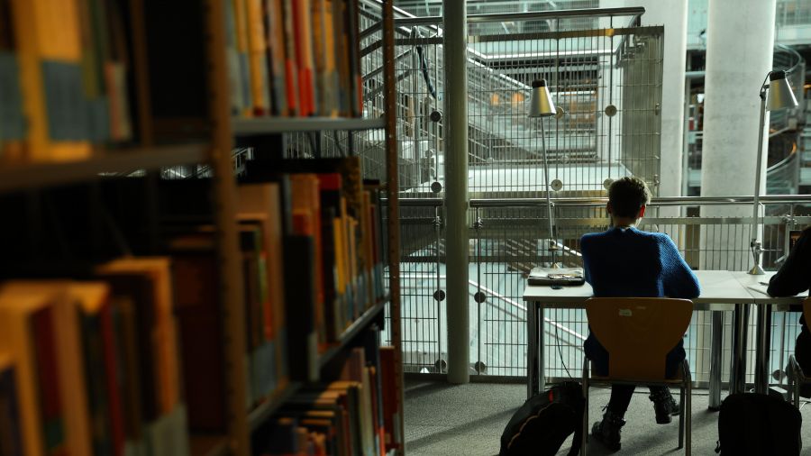 Biblioteka Uniwersytetu Warszawskiego wprowadza zmiany w zasadach bezpieczeństwa / Fot. PAP/Rafał Guz