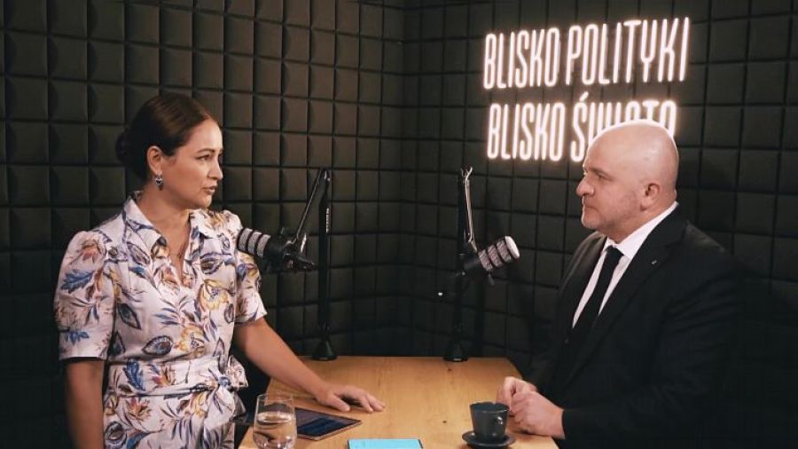 Blisko polityki, blisko świata