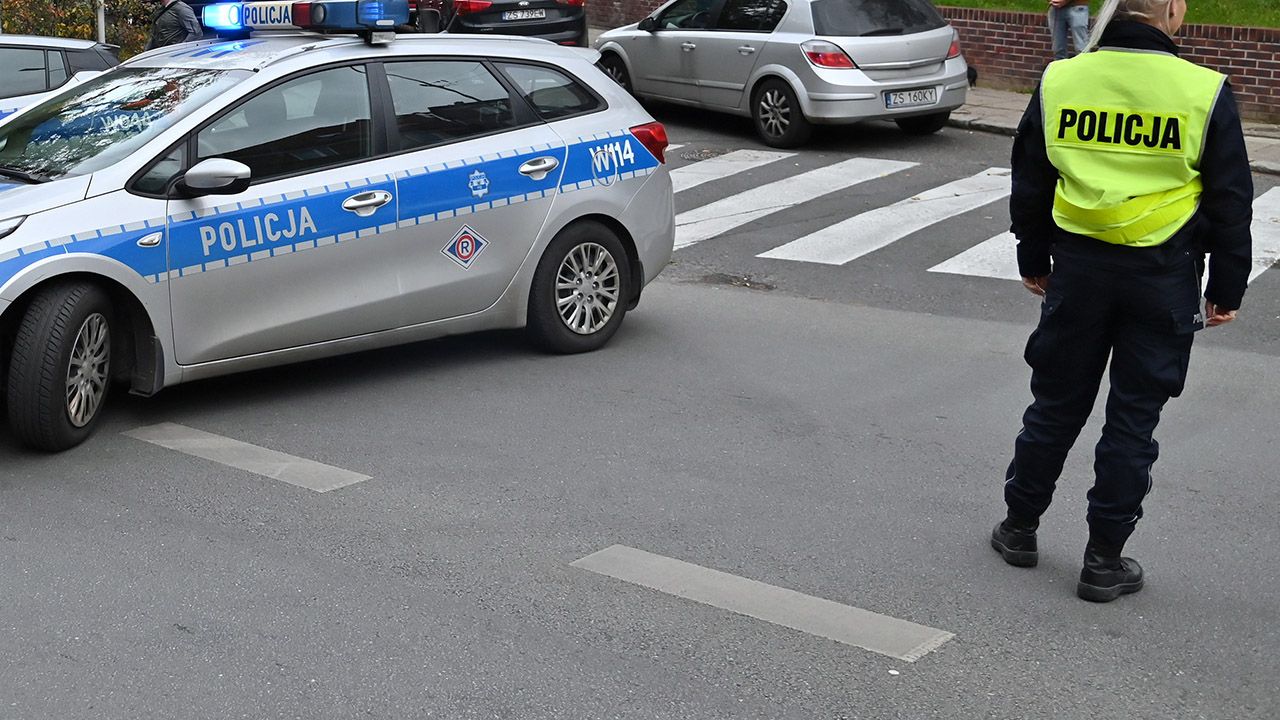 Kierowca mercedesa uciekał przed policją (fot. PAP/Marcin Bielecki, zdjęcie ilustracyjne) Kierowca mercedesa uciekał przed policją (fot. PAP/Marcin Bielecki, zdjęcie ilustracyjne)