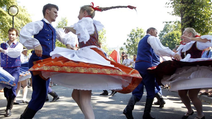 Na estradach TKB zobaczymy w tym roku około 4000 tancerzy, muzyków, śpiewaków, twórców ludowych, rzemieślników i rękodzielników. Fot. TVP3 Katowice