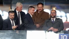 Bartosz Ryt w otoczeniu innych działaczy PZPN (fot. 400mm.pl) Na zdjęciu widać działaczy Polskiego Związku Piłki Nożnej w loży podczas jednego z meczów. Obok Bartosza Ryta widzimy Adama Kaźmierczaka, Radosława Michalskiego, Łukasza Wachowskiego i Marcina Animuckiego.