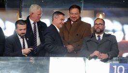 Na zdjęciu widać działaczy Polskiego Związku Piłki Nożnej w loży podczas jednego z meczów. Obok Bartosza Ryta widzimy Adama Kaźmierczaka, Radosława Michalskiego, Łukasza Wachowskiego i Marcina Animuckiego.