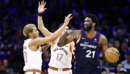 Joel Embiid zdobył 70 punktów w meczu ze Spurs (fot. Getty).