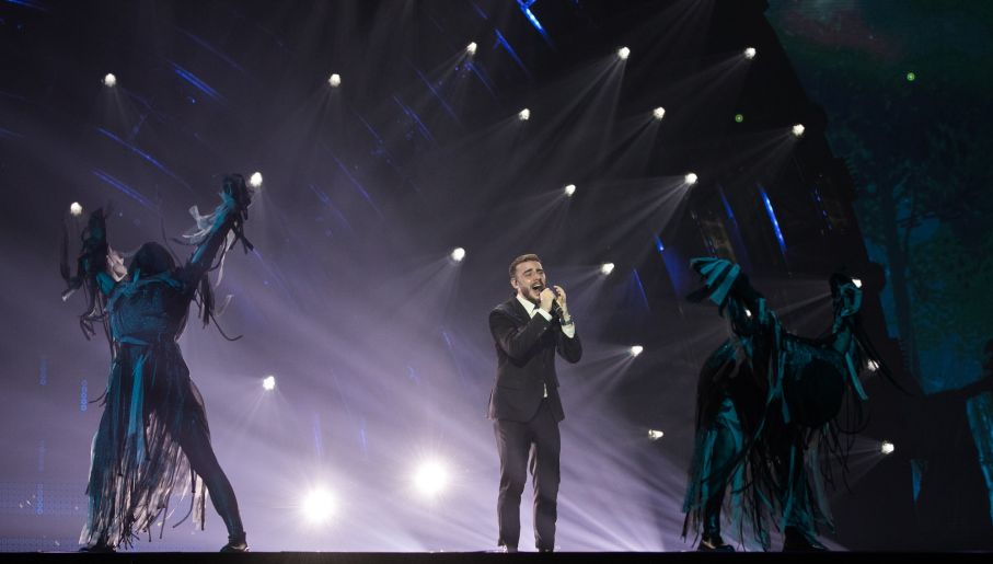Krystian Ochman podczas drugiego półfinału Eurowizji (fot. eurovision.tv/ EBU / CORINNE CUMMING)