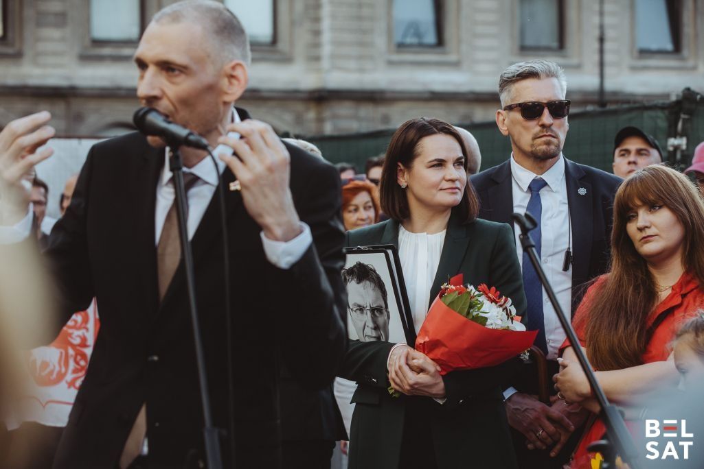 Сяргей Ціханоўскі выступае на мітынгу ў Варшаве, Польшча. 26 чэрвеня 2025 года. Фота: Рауль Дзюк / Белсат