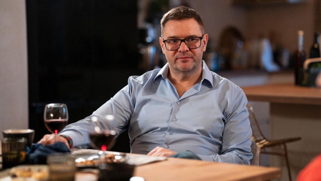 Tomasz Karolak przyznaje, że ucieszyła go możliwości powrotu na plan serialu „Rodzinka.pl”. Fot. TVP